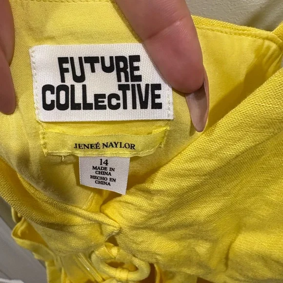 Elegant Yellow Maxi Dress - Picture 2 of 4